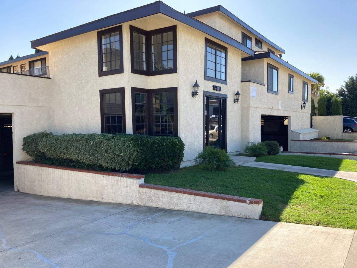 Apartment for rent at 12400 Eucalyptus Ave, Hawthorne, CA 90250