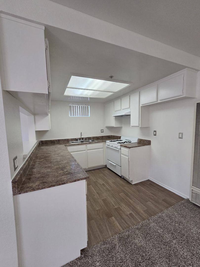 Apartment for rent at 12400 Eucalyptus Ave, Hawthorne, CA 90250
