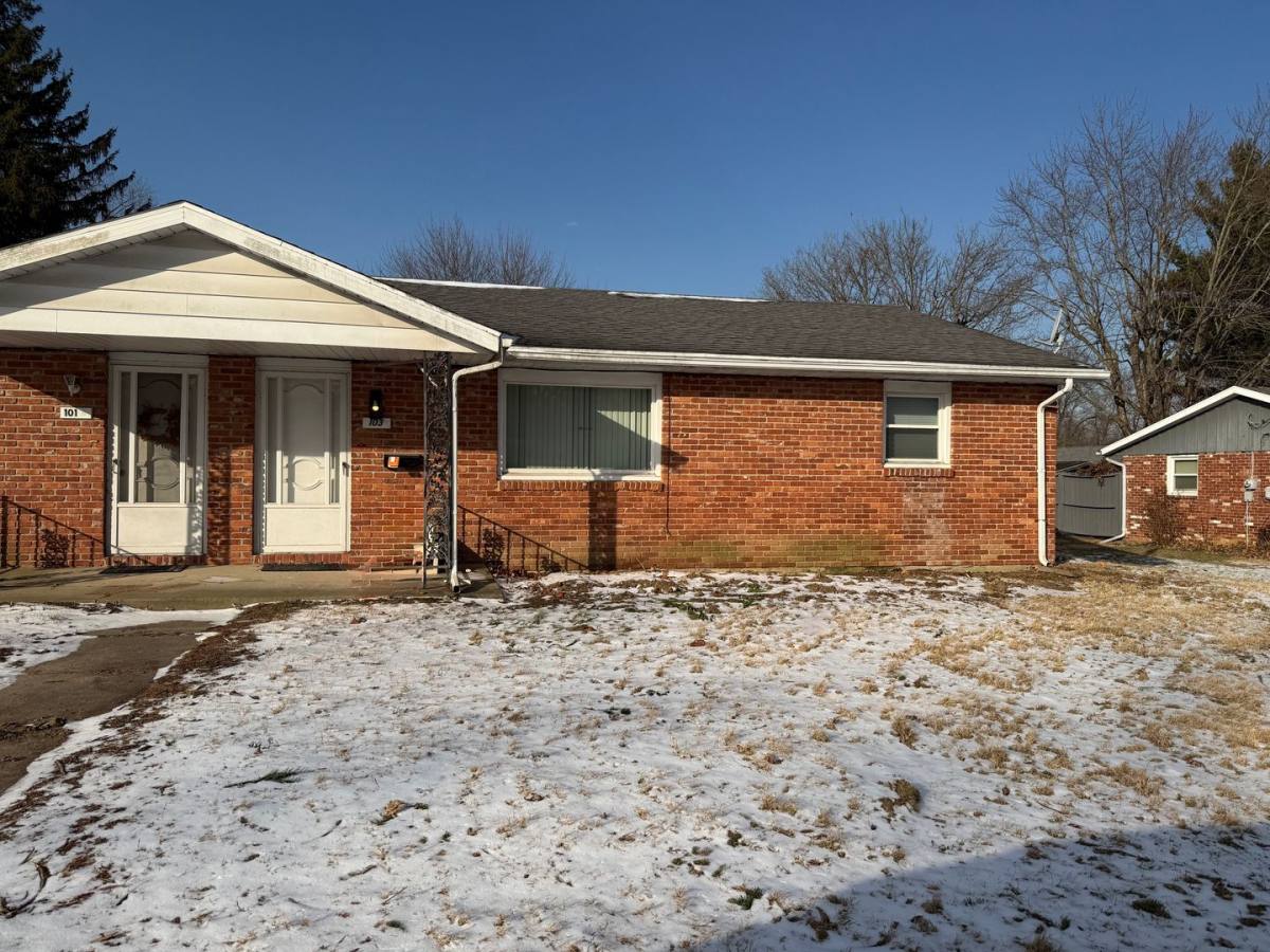 Townhouse for rent at 101-103 N Redwood Lane, Muncie, IN 47304