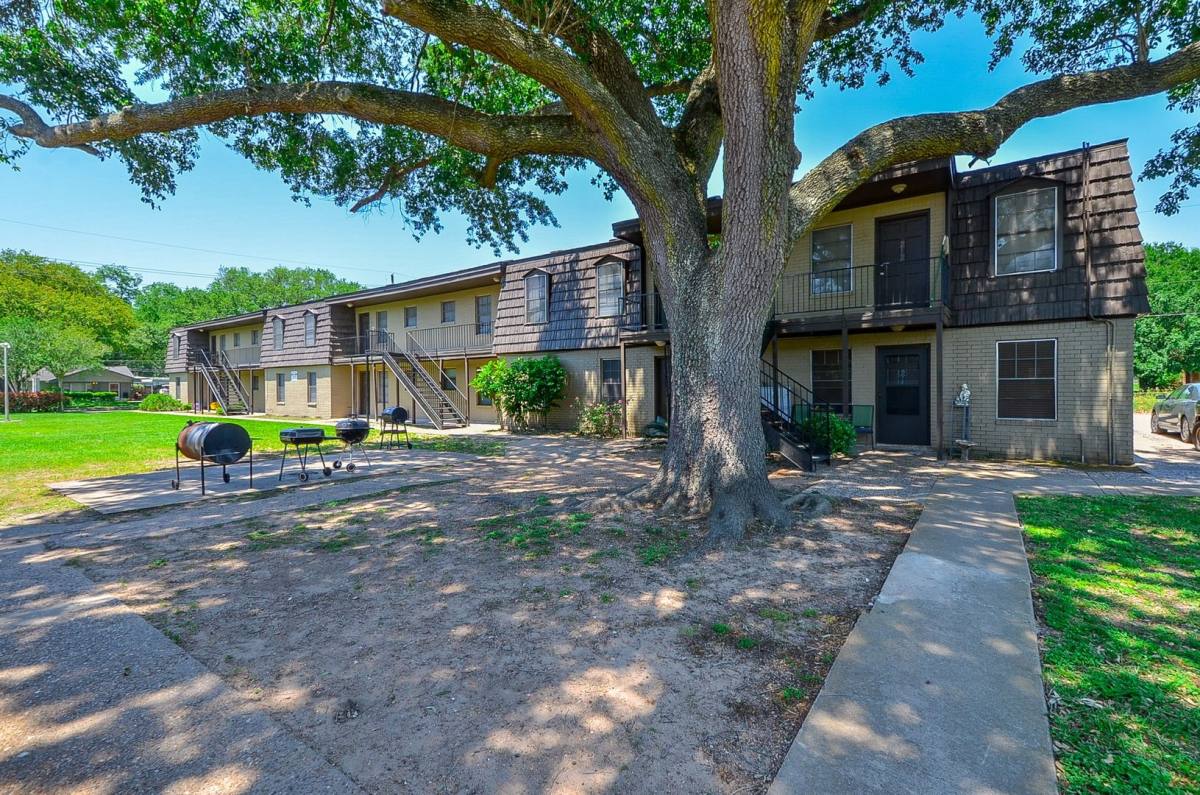 Apartment for rent at 1518 E Ave, Katy, TX 77493