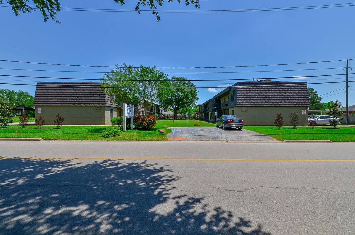 Apartment for rent at 1518 E Ave, Katy, TX 77493