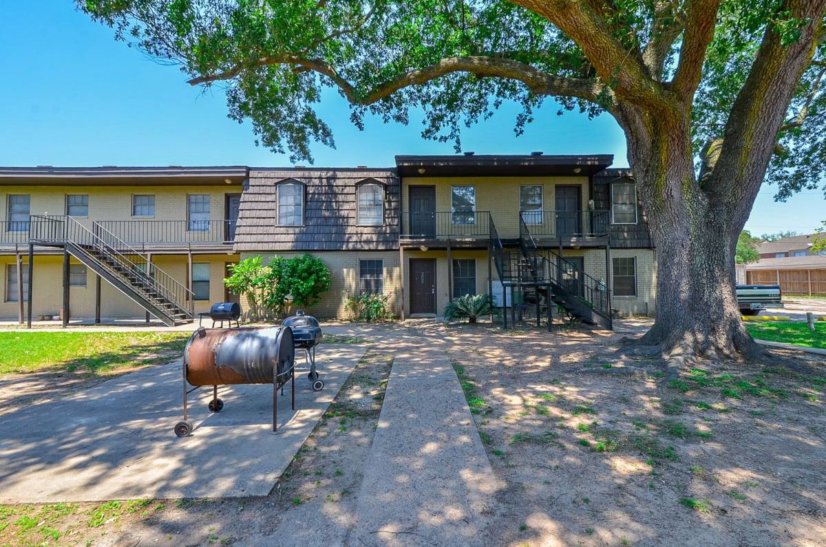 Apartment for rent at 1518 E Ave, Katy, TX 77493