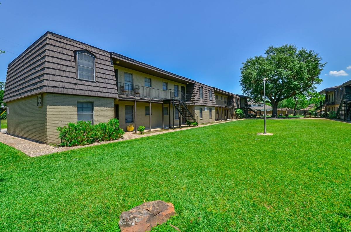 Apartment for rent at 1518 E Ave, Katy, TX 77493