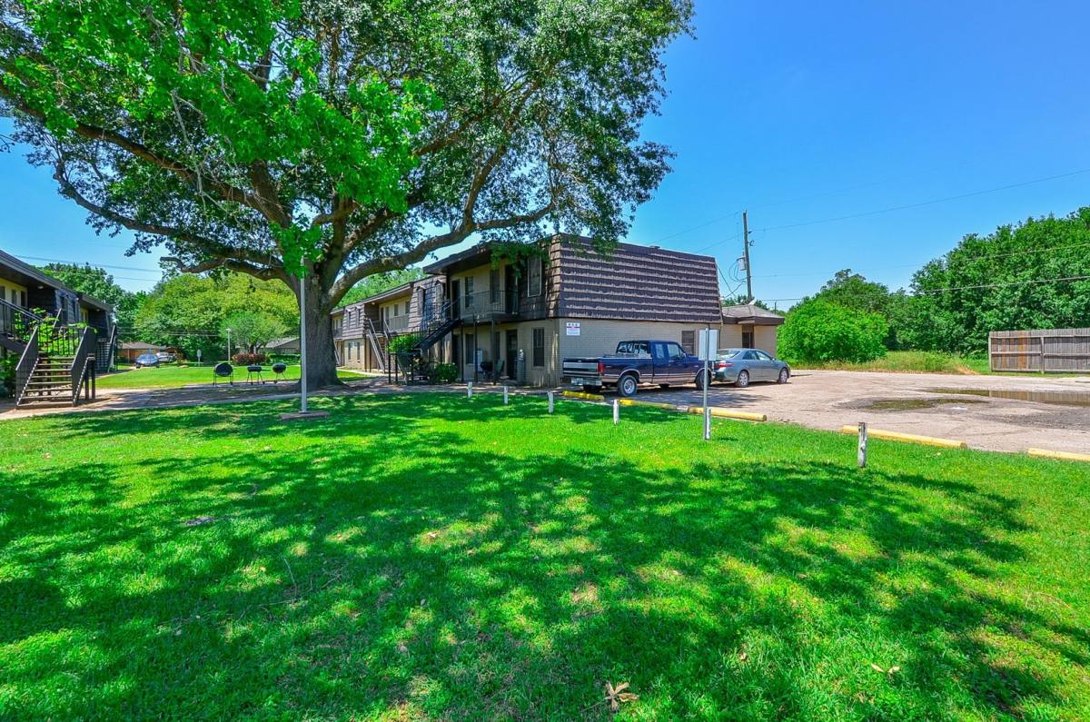 Apartment for rent at 1518 E Ave, Katy, TX 77493