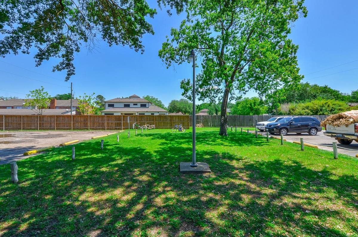 Apartment for rent at 1518 E Ave, Katy, TX 77493