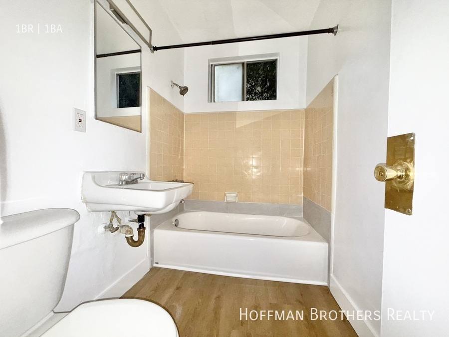 Apartment for rent at 1550 S Westgate Ave #1, Los Angeles, CA 90025