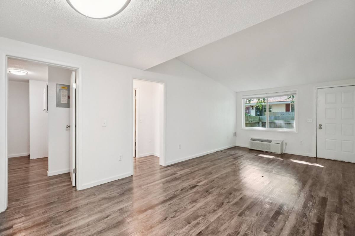 Apartment for rent at 4306 Royal Glen Dr, Comstock Park, MI 49321