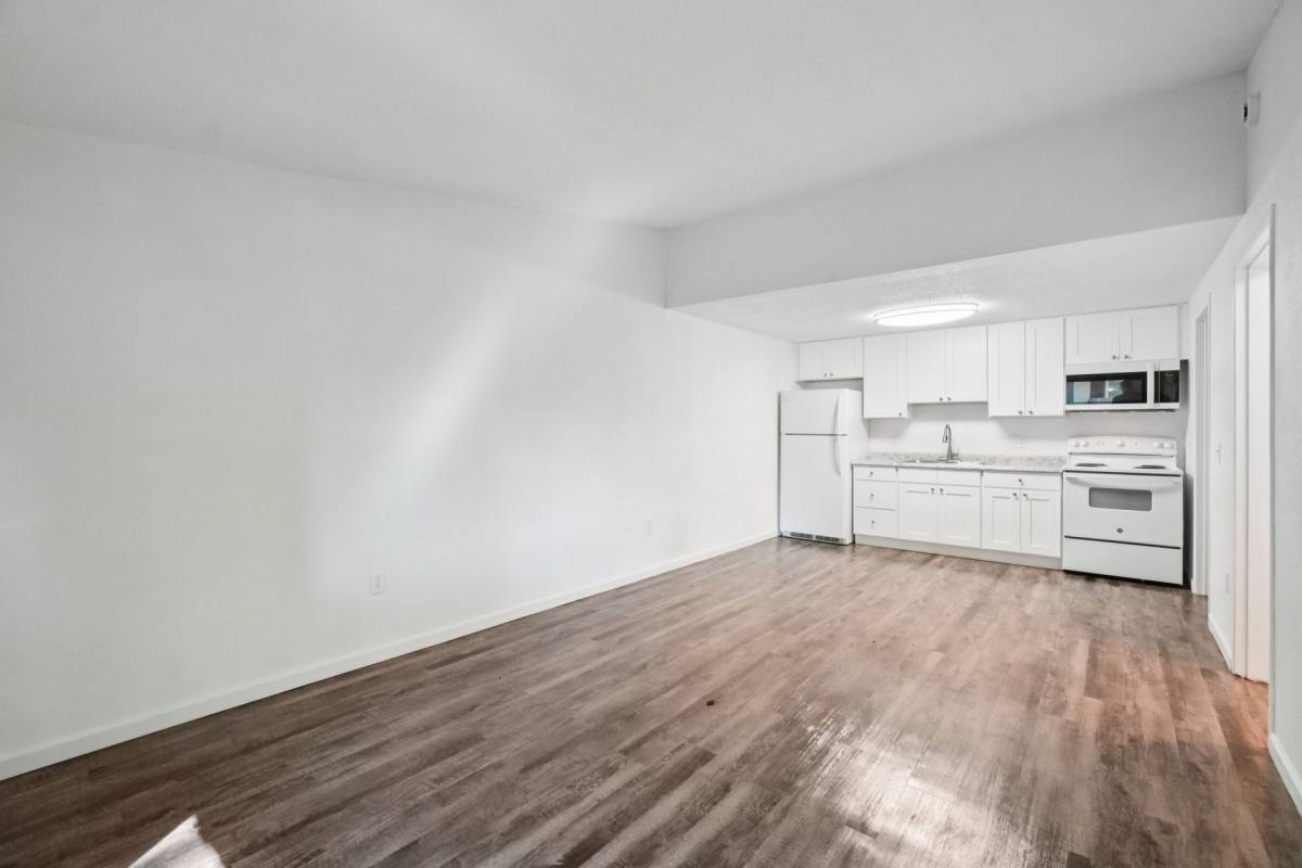 Apartment for rent at 4306 Royal Glen Dr, Comstock Park, MI 49321