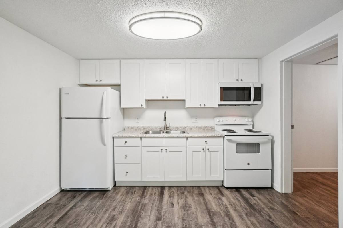 Apartment for rent at 4306 Royal Glen Dr, Comstock Park, MI 49321