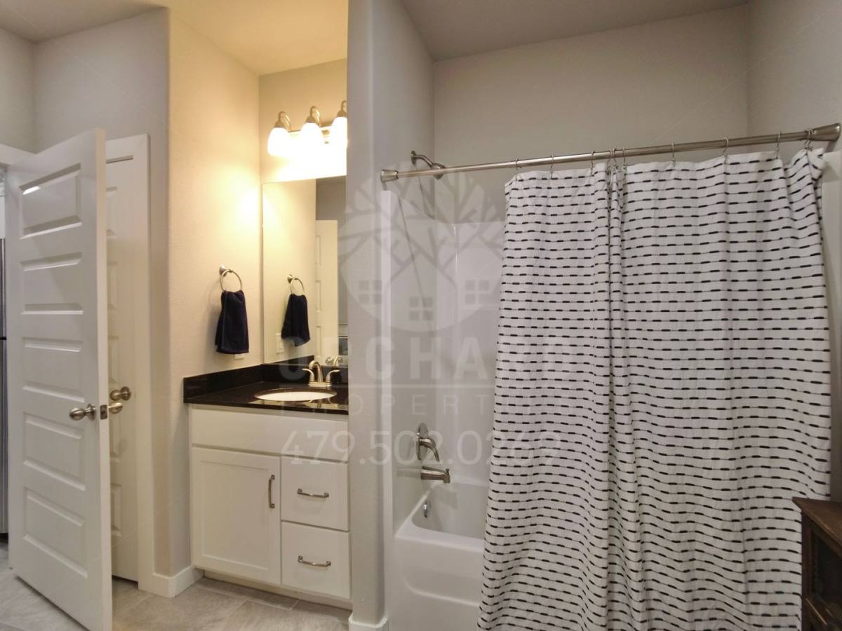 Apartment for rent at 2000 E Brookview Circle, Siloam Springs, AR 72761