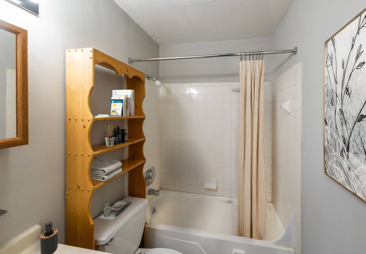 Townhouse for rent at 859 Buchanan St, Fort Wayne, IN 46803