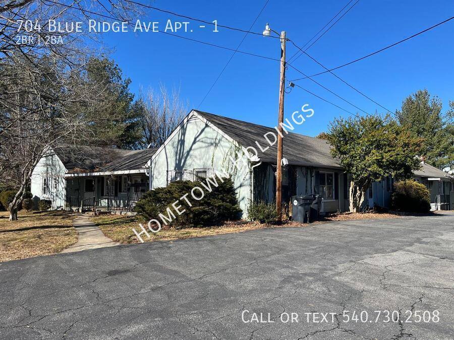 Apartment for rent at 704 Blue Ridge Ave #1, Bedford, VA 24523