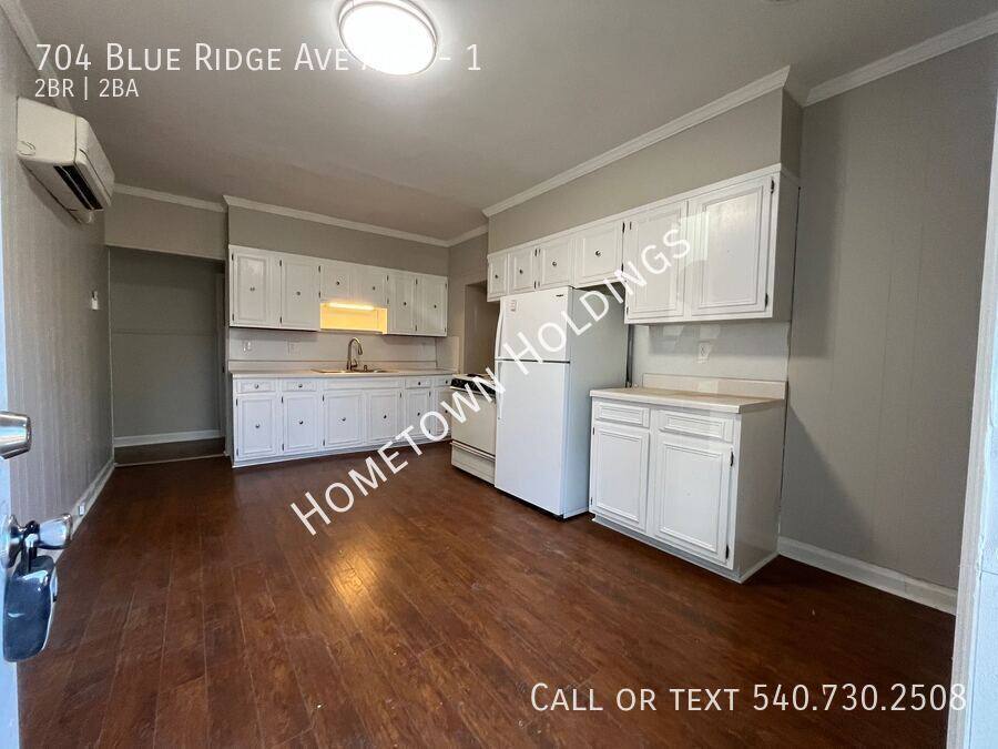 Apartment for rent at 704 Blue Ridge Ave #1, Bedford, VA 24523