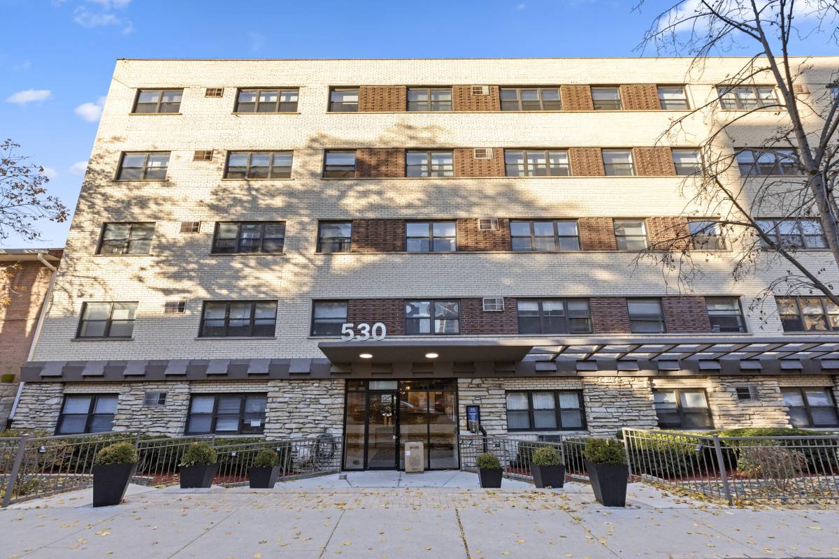 Apartment for rent at 1940 W Wilson #3L, Chicago, IL 60640