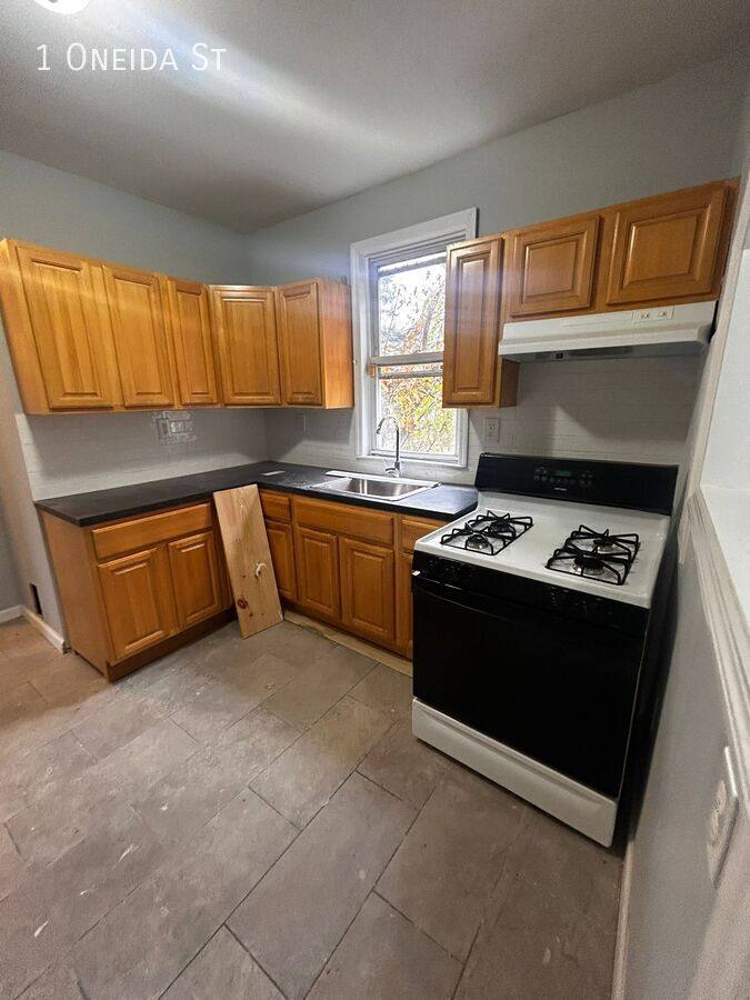 Apartment for rent at 1 Oneida St, Yonkers, NY 10703