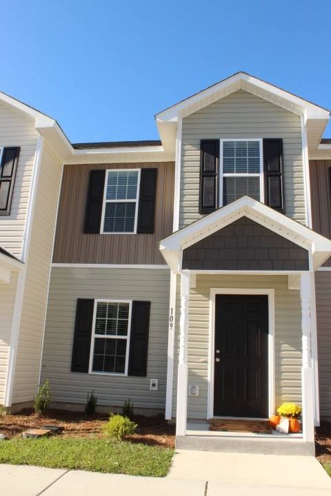 Townhouse for rent at 109 W Murrow Lane, Jacksonville, NC 28546