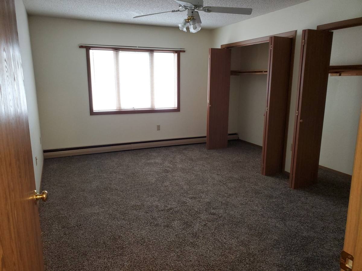 Apartment for rent at 800-812 S Sherman Ave, Sioux Falls, SD 57104