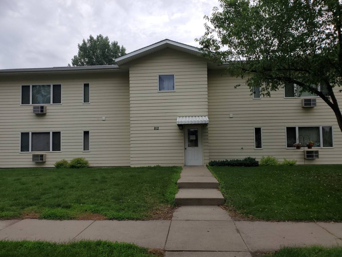 Apartment for rent at 800-812 S Sherman Ave, Sioux Falls, SD 57104