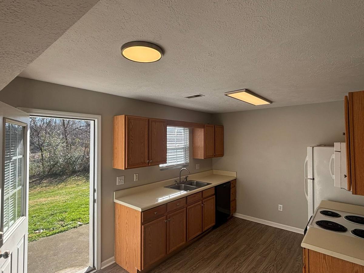 Townhouse for rent at 568 Gray Station Rd, Johnson City, TN 37615