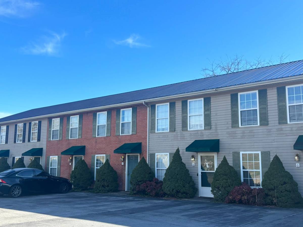 Townhouse for rent at 568 Gray Station Rd, Johnson City, TN 37615