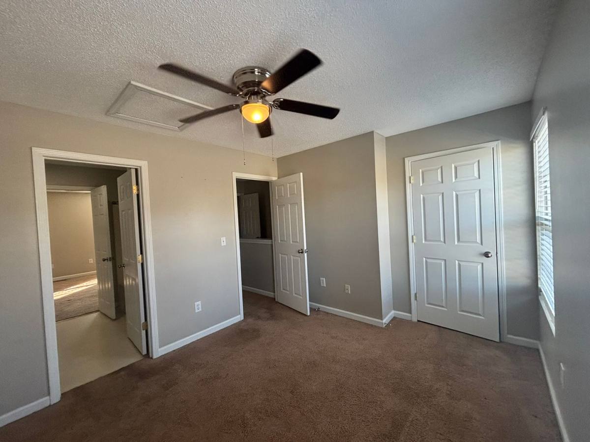 Townhouse for rent at 568 Gray Station Rd, Johnson City, TN 37615