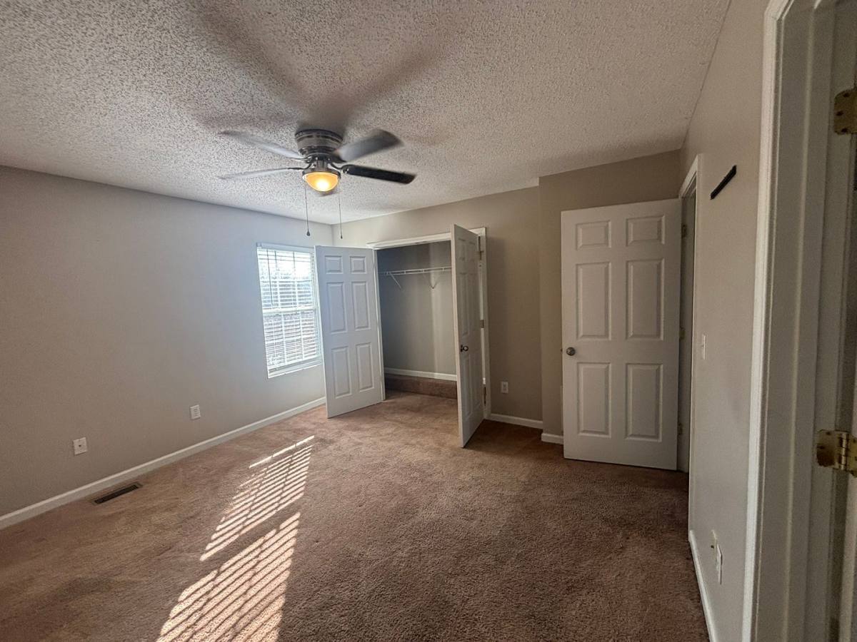 Townhouse for rent at 568 Gray Station Rd, Johnson City, TN 37615