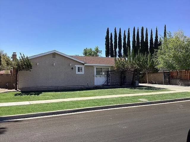 House for rent at 540 Fairway Dr, Palmdale, CA 93551