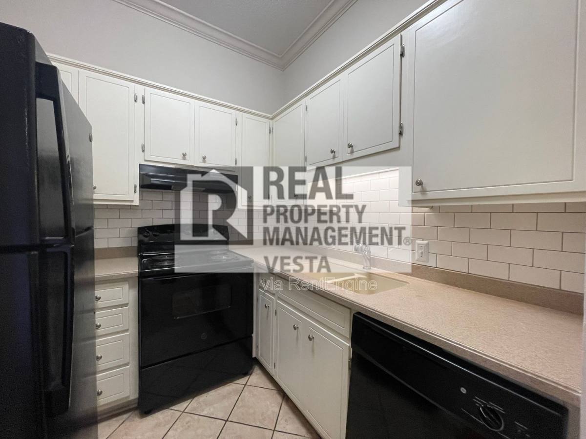 Apartment for rent at 587 Cherry St #3, Macon, GA 31201