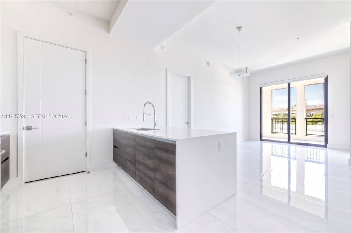 Apartment for rent at 301 Altara Ave, Miami, FL 33146