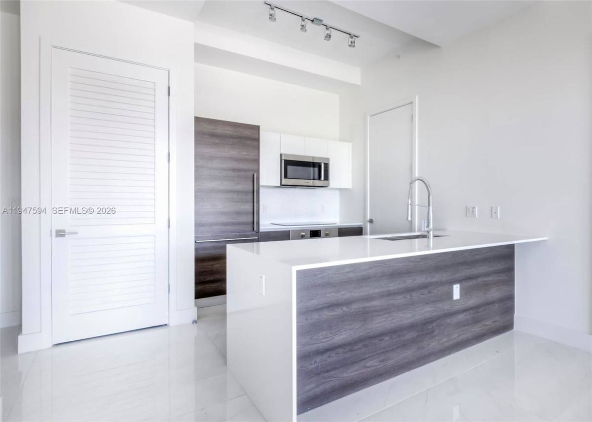 Apartment for rent at 301 Altara Ave, Miami, FL 33146