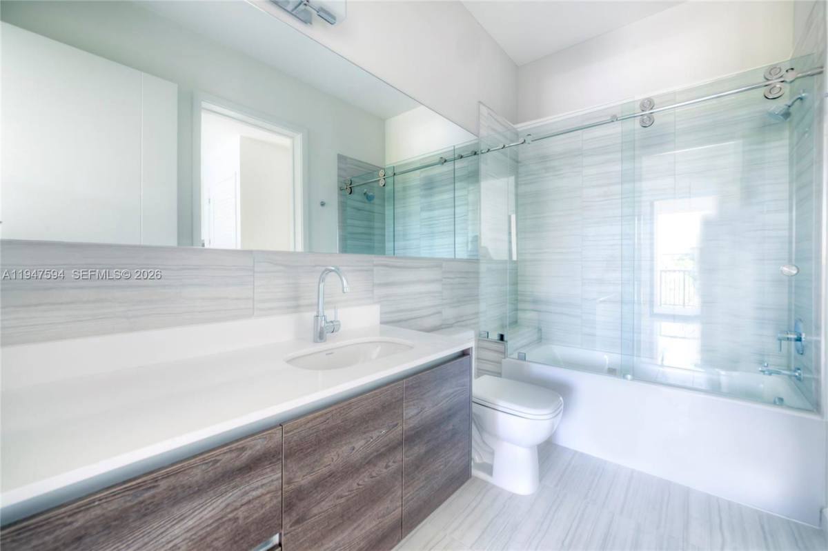 Apartment for rent at 301 Altara Ave, Miami, FL 33146