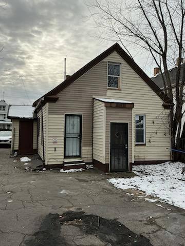 House for rent at 6825 Fullerton Ave, Cleveland, OH 44105
