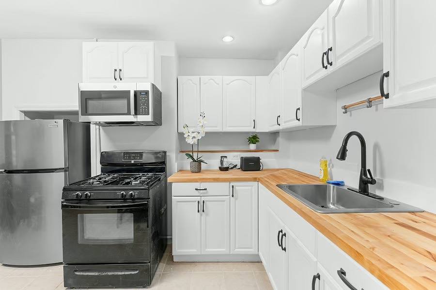 Apartment for rent at 8 Everett St #1-CENTRAL Comfortabl, East Boston, MA 02128