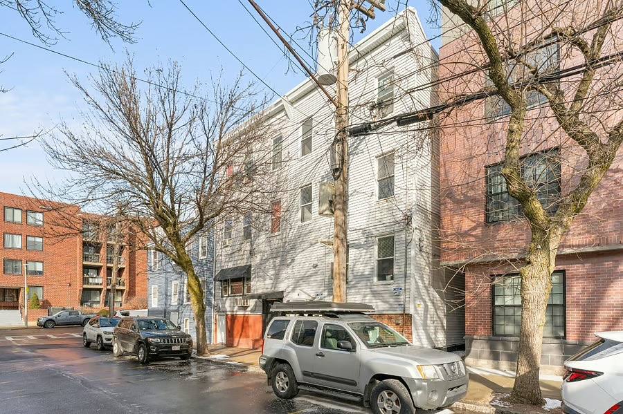 Apartment for rent at 8 Everett St #1-CENTRAL Comfortabl, East Boston, MA 02128