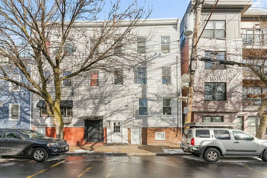 Apartment for rent at 8 Everett St #1-CENTRAL Comfortabl, East Boston, MA 02128