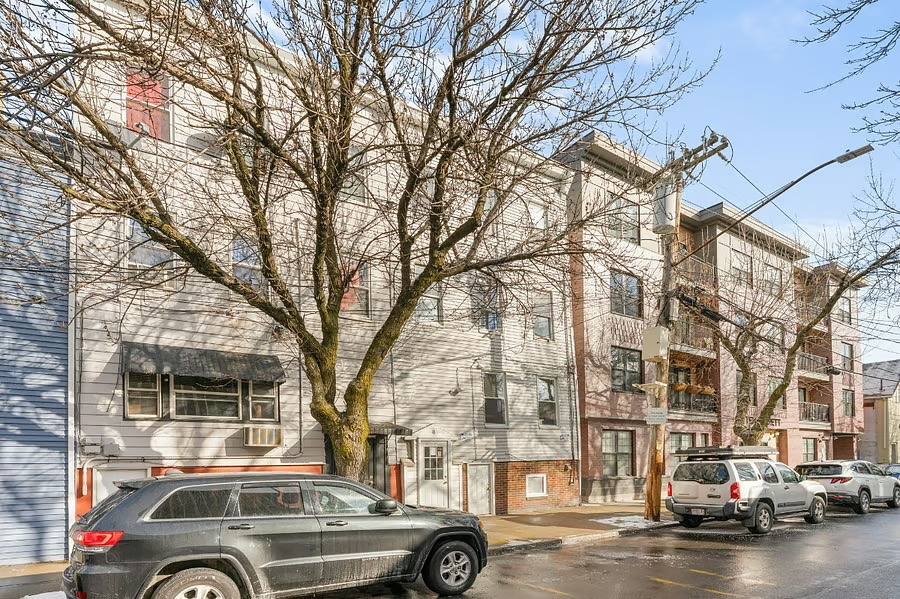 Apartment for rent at 8 Everett St #1-CENTRAL Comfortabl, East Boston, MA 02128