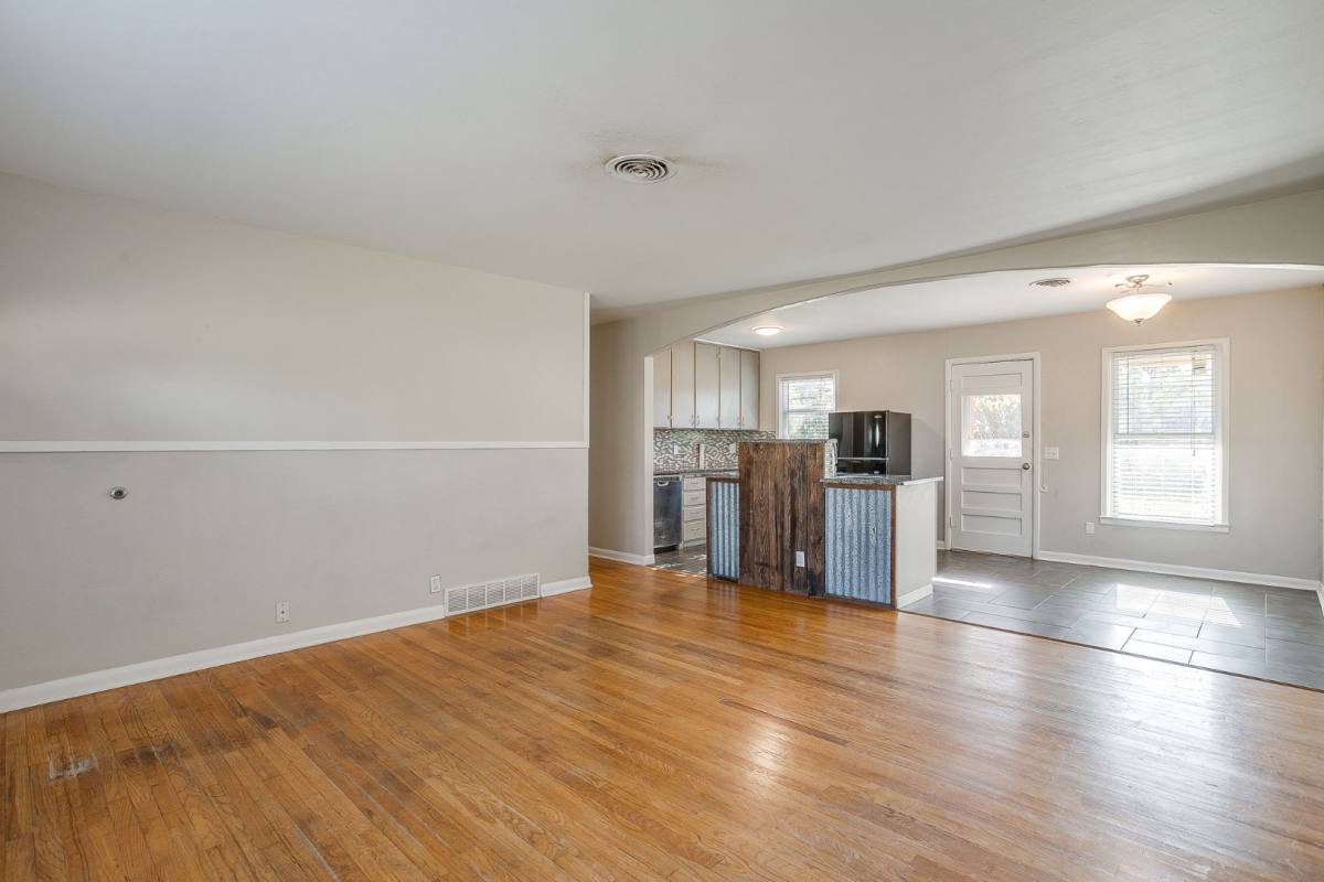 House for rent at 144 SE Tarrant Ave #T144, Burleson, TX 76028
