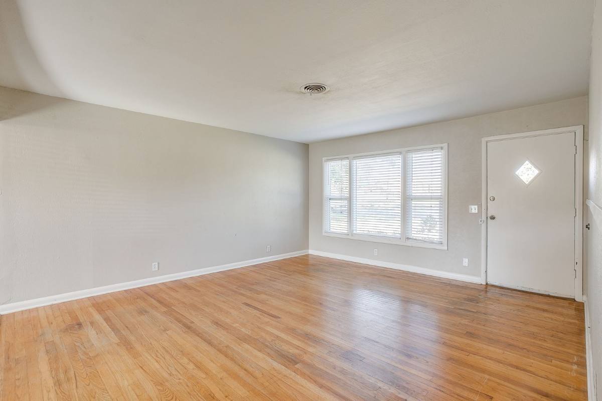 House for rent at 144 SE Tarrant Ave #T144, Burleson, TX 76028