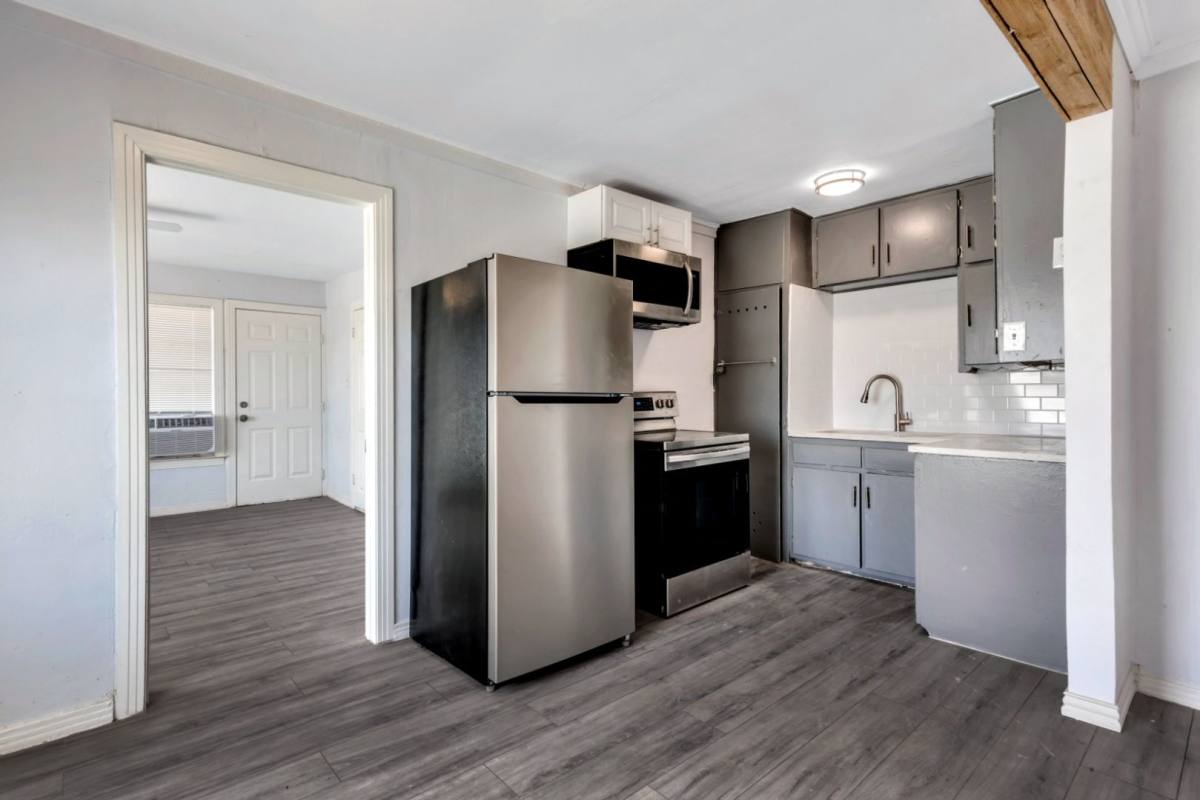 Apartment for rent at 305 N Robinson St, Cleburne, TX 76031