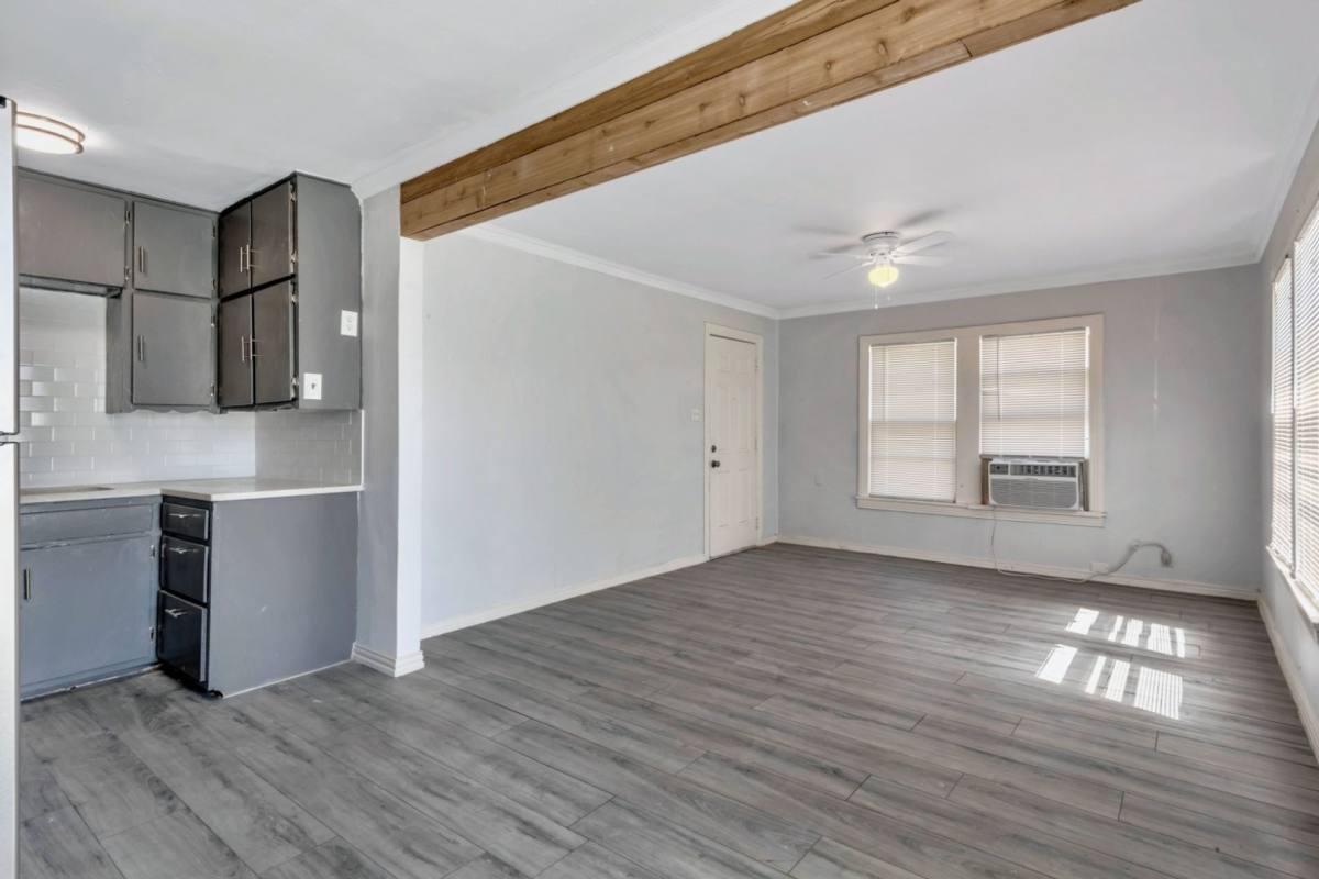 Apartment for rent at 305 N Robinson St, Cleburne, TX 76031