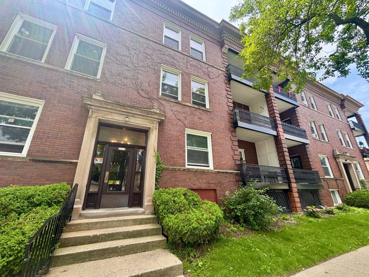 Apartment for rent at 2505 2513 E Park Place, Milwaukee, WI 53211