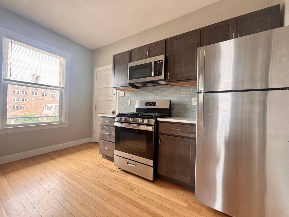 Apartment for rent at 2505 2513 E Park Place, Milwaukee, WI 53211