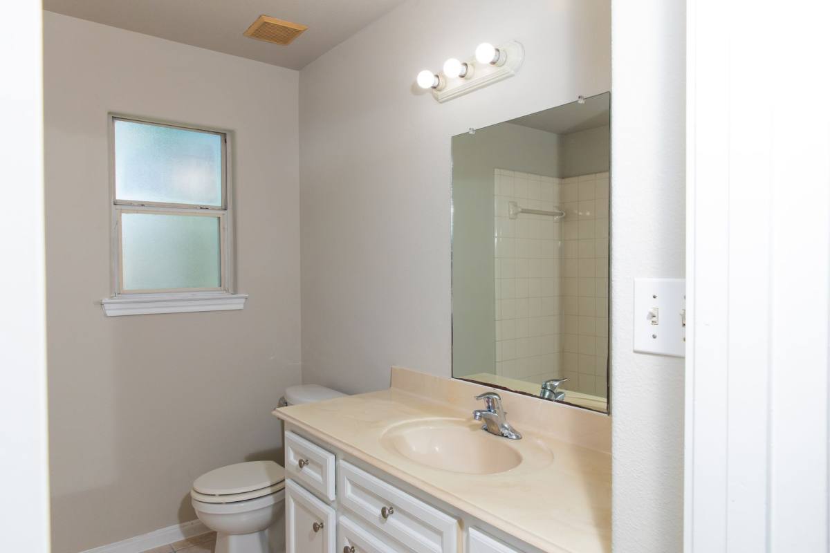 Apartment for rent at 819 Tidwell Rd, Houston, TX 77022