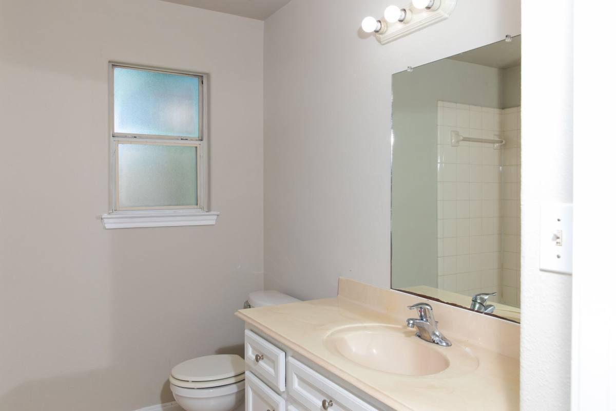 Apartment for rent at 819 Tidwell Rd, Houston, TX 77022