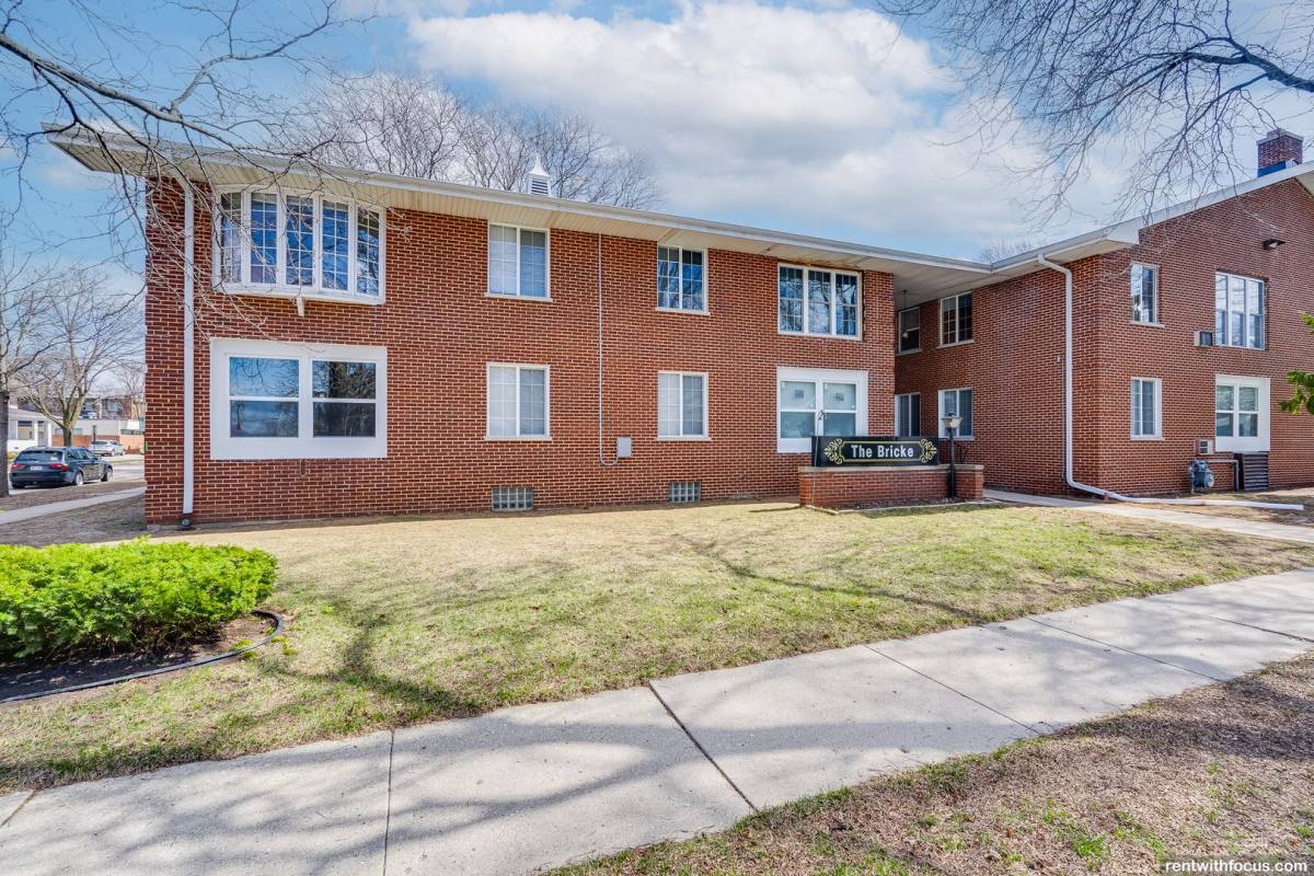 Apartment for rent at 505 S Van Buren St, Green Bay, WI 54301