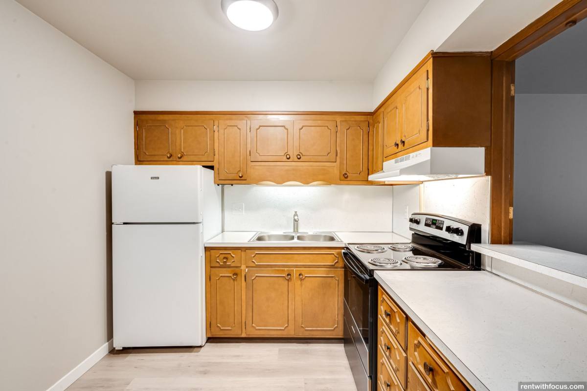 Apartment for rent at 505 S Van Buren St, Green Bay, WI 54301