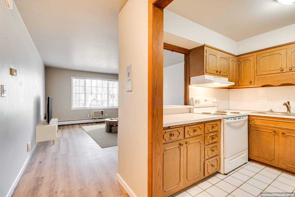 Apartment for rent at 505 S Van Buren St, Green Bay, WI 54301