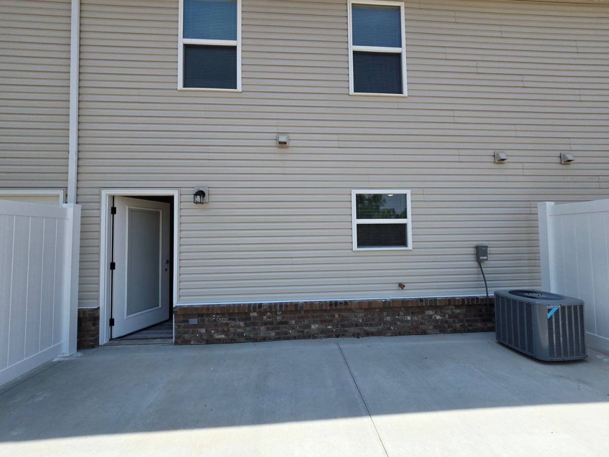 Townhouse for rent at 2549 E 5th St, Washington, MO 63090