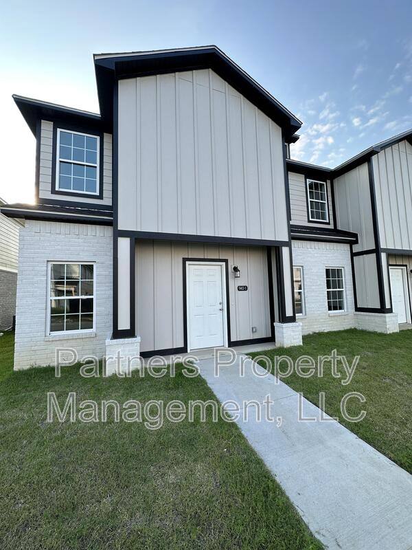 Townhouse for rent at 940 S Amarillo Ave #1, Fayetteville, AR 72704