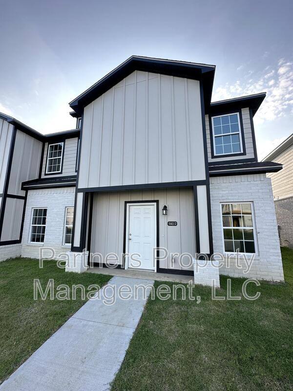 Townhouse for rent at 940 S Amarillo Ave #1, Fayetteville, AR 72704